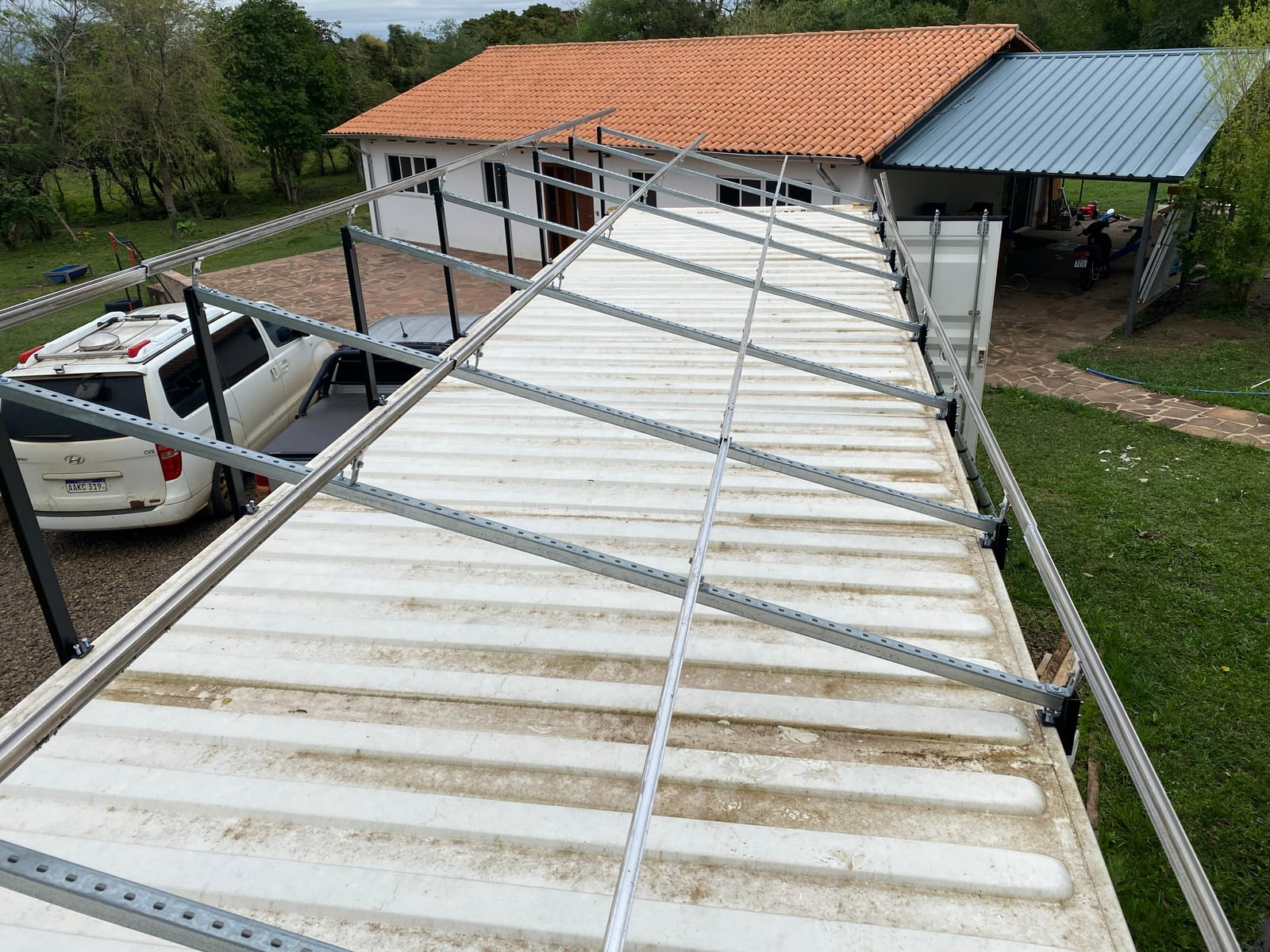8 kWp residential solar installation in Yaguarón